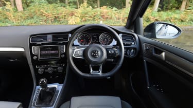 Volkswagen Golf R-Line 2016 review | Auto Express