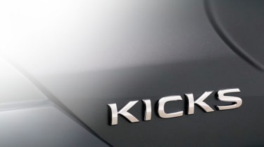 Nissan Kicks badge