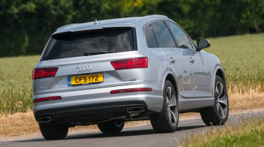 Audi Q7 - rear cornering