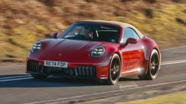 Porsche 911 Cabriolet - front roof up panning