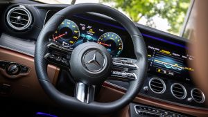 Mercedes%20E%20300%20e%202020-3.jpg