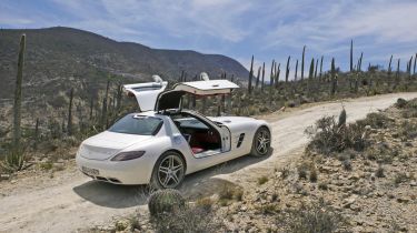 Mercedes SLS flies PAN-AM