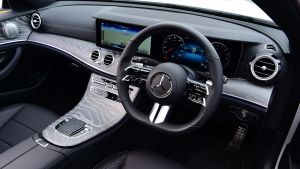 Mercedes E 300 e - cabin