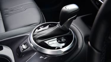 Nissan Juke Hybrid - gear selector