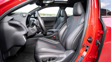 Lexus UX - front seats