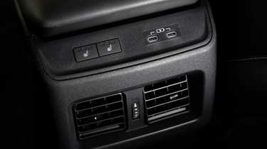 Subaru Uncharted - rear controls