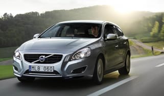 Volvo V60 Plug-in Hybrid front tracking