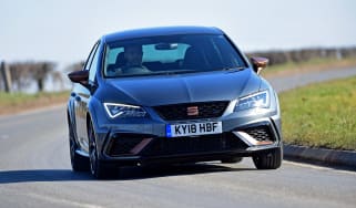 SEAT Leon Cupra R - front action