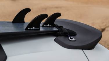 Citroen Ami Buggy Rip Curl - roof with surf board