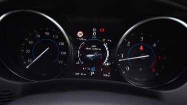 Jaguar XE - dials