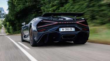 Bugatti Mistral - rear tracking