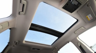 Lexus RX 450h - roof