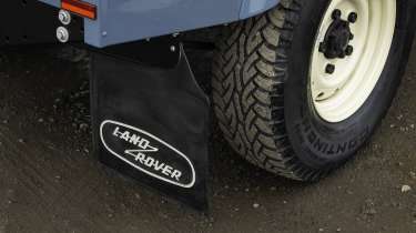 Land Rover Defender Classic V8 - rear mud flaps 