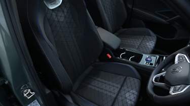 Volkswagen Tiguan - front seats