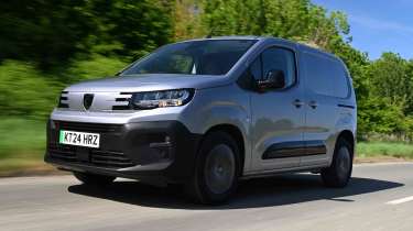 Peugeot E-Partner - front tracking, alternative