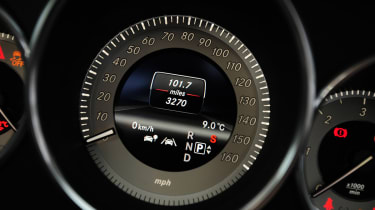 Mercedes CLS 350 CDI Shooting Brake dials