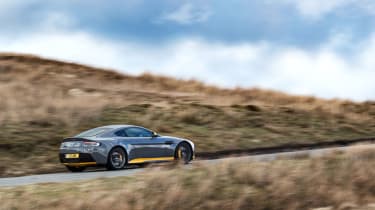Aston Martin V12 Vantage S 2016 - rear