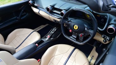 Ferrari 812 GTS - dash
