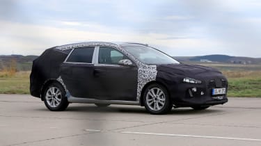 Hyundai i30 estate spy shots