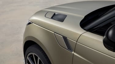 Range Rover Sport SV - bonnet vent