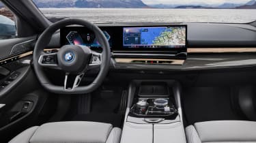BMW i5 Touring - dash