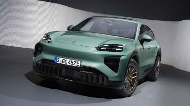 Porsche Cayenne Electric Turbo - front studio