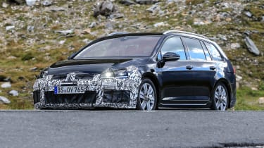 Volkswagen Golf R Estate facelift spied - 8