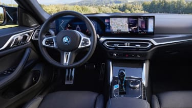 BMW i4 - dash