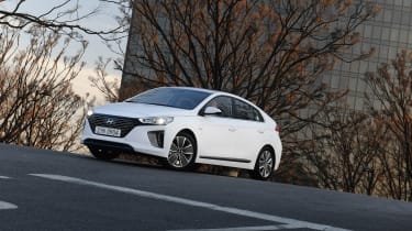  Hyundai Ioniq hybrid 2016 review - front quarter 2