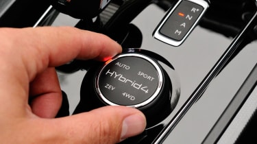 Peugeot 508 HYbrid4 driving mode select