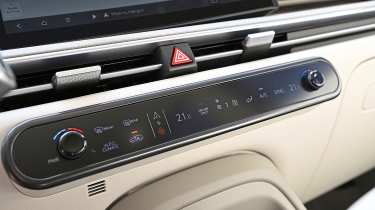 Hyundai Nexo - centre console switchgear