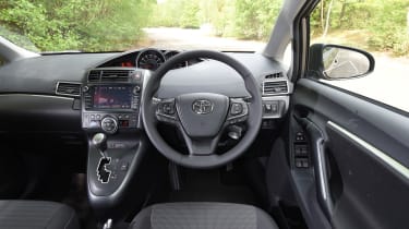 Toyota Verso 2016 - interior