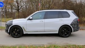 BMW X7 spy shot