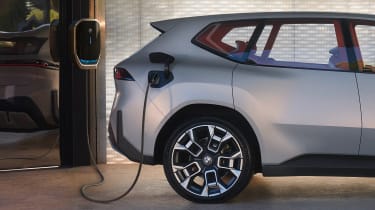 BMW Vision Neue Klasse X concept - charging