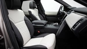 Land Rover Discovery - front seats