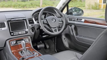 VW Touareg 3.0 TDI SE interior