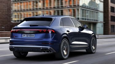 New Audi SQ8 - rear tracking