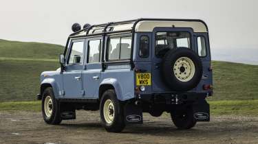 Land Rover Defender Classic V8 - rear static 