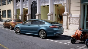 Ford Mondeo - parking assistance