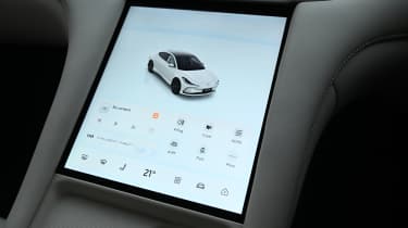 MG IM5 - central screen