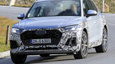 Audi Q5 spied - front tracking