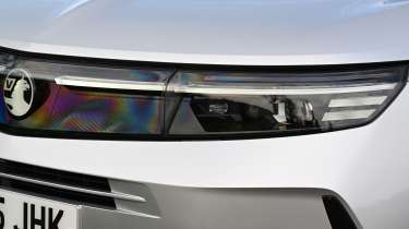 Vauxhall Grandland - front headlight 