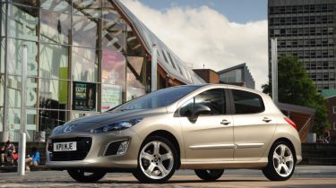 Peugeot 308 front three-quarters