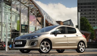 Peugeot 308 front three-quarters