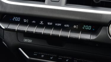 Lexus UX 250 Takumi - climate controls