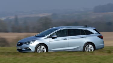 Vauxhall Astra Sports Tourer diesel 2016 - side tracking
