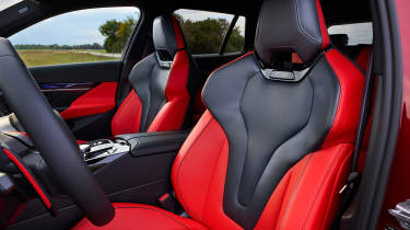 BMW M5 Touring - front seats