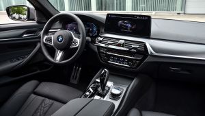 BMW%20545e%202020-13.jpg