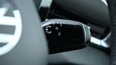 Volkswagen T-Roc - gear selector