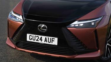 Lexus RZ 300e - grille